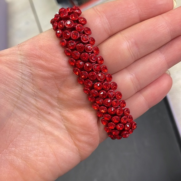 Stretch GORGEOUS RED hot crystal bracelet, red metal used - Picture 11 of 11